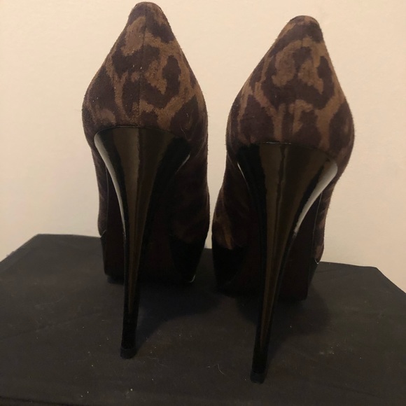 Stuart Weitzman leopard print sexy heels 👠 - Picture 3 of 5